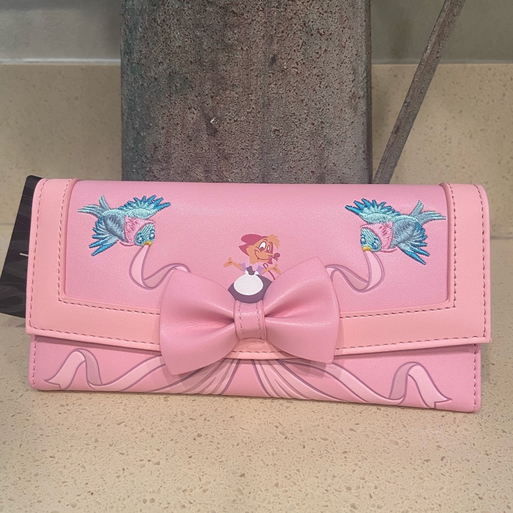 Loungefly cinderella wallet :)